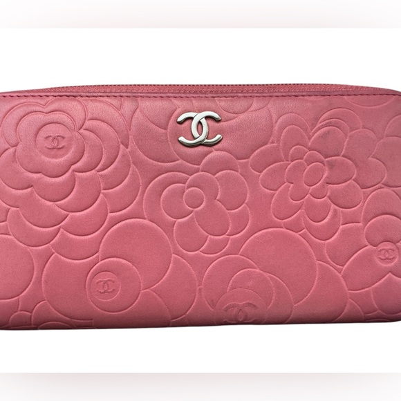 Chanel Camellia Leather Long Zip Around Wallet - Picture 5 of 11